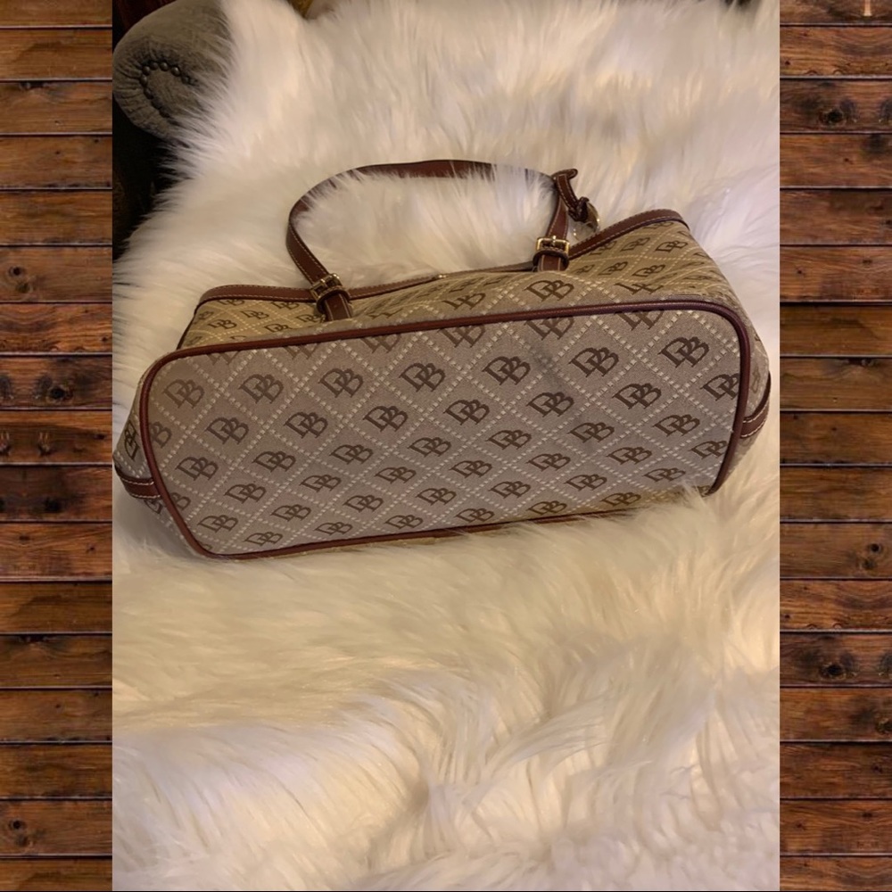 DOONEY AND BOURKE PURSE - Picture 6 of 8